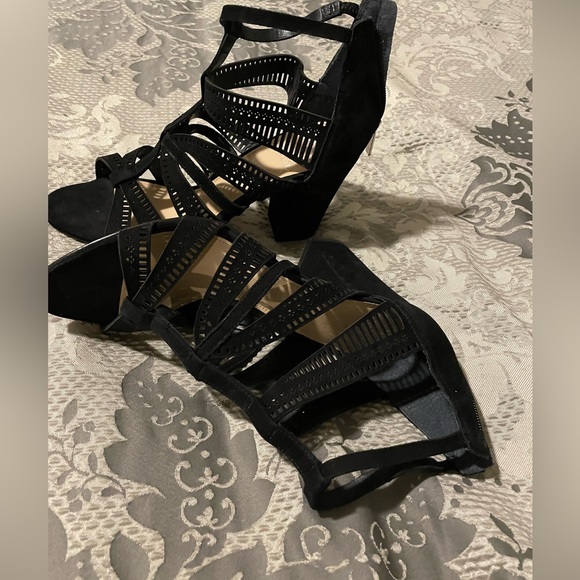 Vince Camuto Black Sandles - Picture 1 of 2